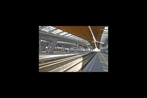 Amsterdam Bijlmer Arena Station by Grimshaw/ARCADIS Architecten (c) Mark Humphreys